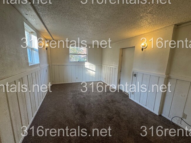 511 Holly Ln in Newton, KS - Building Photo - Building Photo