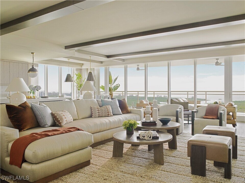 13925 Old Coast Rd in Naples, FL - Building Photo
