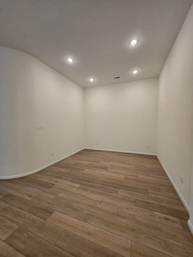 property at 1420 Florecer Ln