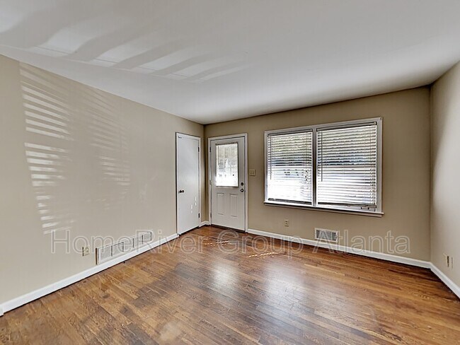2540 Woodland Dr NW in Kennesaw, GA - Foto de edificio - Building Photo