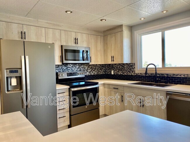 3717 Webber Rd in West Kelowna, BC - Building Photo - Building Photo