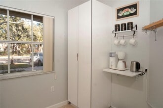 8360 SW 27th St in Miramar, FL - Building Photo - Building Photo