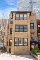 645 W Bittersweet Pl in Chicago, IL - Building Photo