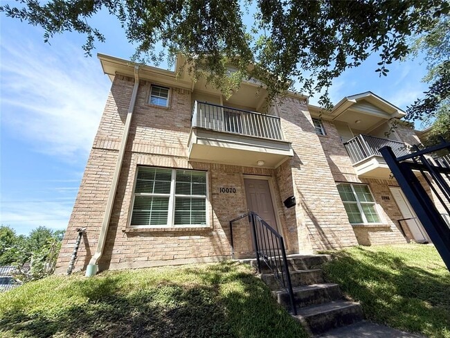 property at 10070 Emnora Ln