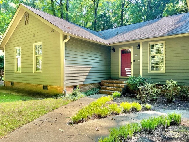 911 Reverdy Ln in Matthews, NC - Building Photo - Building Photo
