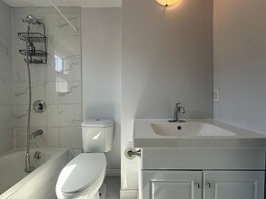 427 Adelaide Ave W in Oshawa, ON - Building Photo - Building Photo