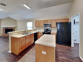 10437 Manhassett Dr in Fort Worth, TX - Building Photo - Building Photo