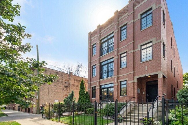 property at 3814 N Greenview Ave