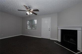 7215 Crestside Dr in Austell, GA - Building Photo - Building Photo