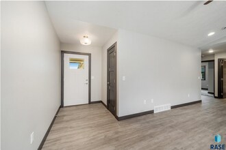 4603 W 35th St N in Sioux Falls, SD - Foto de edificio - Building Photo