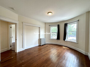 692 Columbia Rd, Unit 2 in Boston, MA - Building Photo - Building Photo