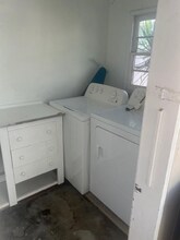 2575 S Barrington Ave in Los Angeles, CA - Foto de edificio - Building Photo