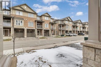 34 Laguna Vlg Cres in Hamilton, ON - Building Photo - Building Photo