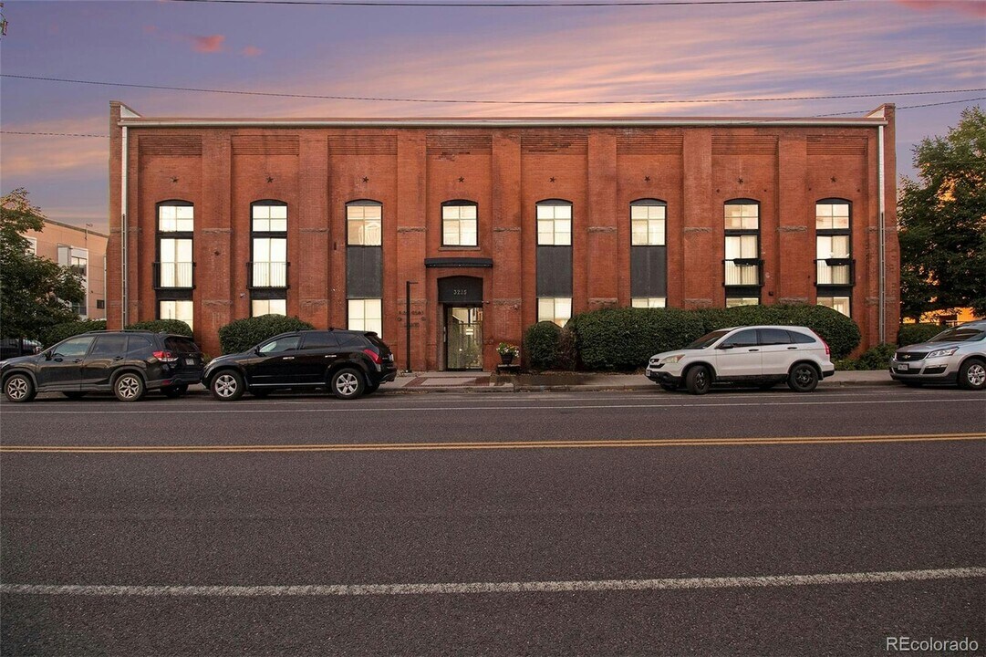 3225 Blake St in Denver, CO - Building Photo