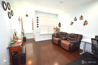 3 Bauer Ln in Cranbury, NJ - Building Photo - Building Photo