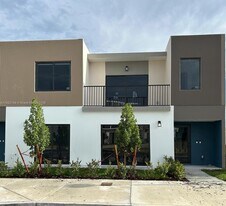 14625 SW 262nd St in Naranja, FL - Building Photo