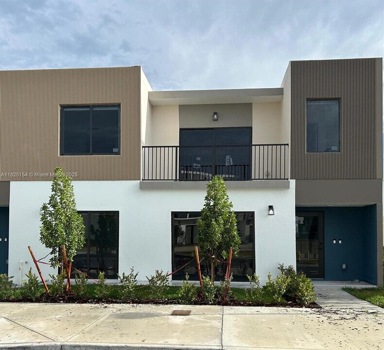 14625 SW 262nd St in Naranja, FL - Building Photo