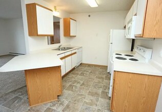 Demaio Apartments in Fargo, ND - Building Photo - Building Photo