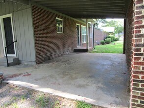 3413 Lakeland Rd in Gainesville, GA - Building Photo - Building Photo