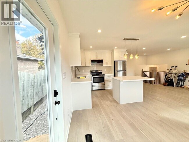 87 Scott Rd in Cambridge, ON - Building Photo - Building Photo