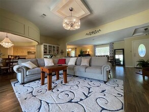 801 Valley Creek Dr in Plano, TX - Foto de edificio - Building Photo