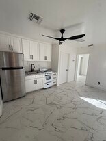1290 Highlands Dr, Unit C in Naples, FL - Building Photo