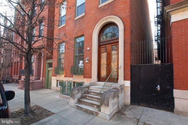 812 Park Ave in Baltimore, MD - Building Photo - Building Photo