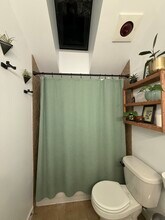 9239 Woodlawn Ave N, Unit A in Seattle, WA - Building Photo - Building Photo