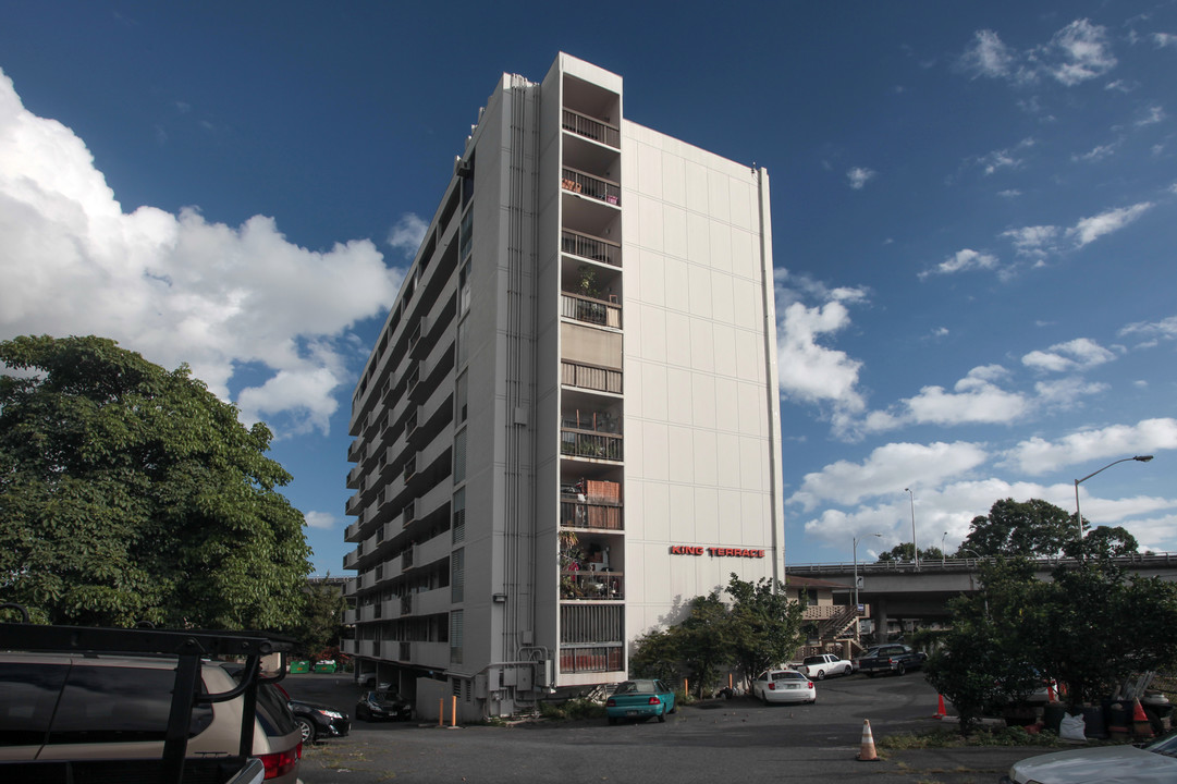 King Terrace Apartments in Honolulu, HI - Building Photo