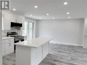 76 Montcalm Dr in Kitchener, ON - Building Photo - Building Photo