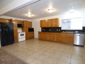 2304 Broussard St in West Orange, TX - Building Photo - Building Photo