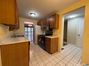 32 Upper Pattagansett Rd in East Lyme, CT - Building Photo - Building Photo