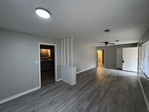 1126 Barbara Ann Dr in Jackson, MS - Building Photo - Building Photo