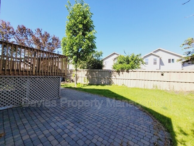 8218 Shaske Pl NW in Edmonton, AB - Building Photo - Building Photo