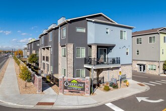 Creekline Townhomes in Denver, CO - Foto de edificio - Building Photo