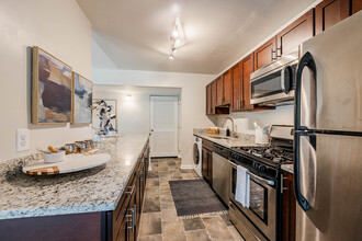 The Hanover Apartments in Greenbelt, MD - Foto de edificio - Building Photo