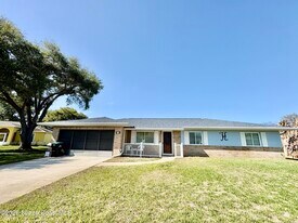 585 Crystal Mist Rd NW in Palm Bay, FL - Building Photo