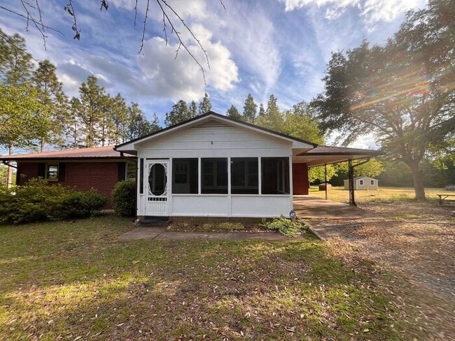 property at 825 Quewhiffle Rd