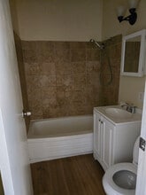 7907 Brimfield Ave in Los Angeles, CA - Foto de edificio - Building Photo