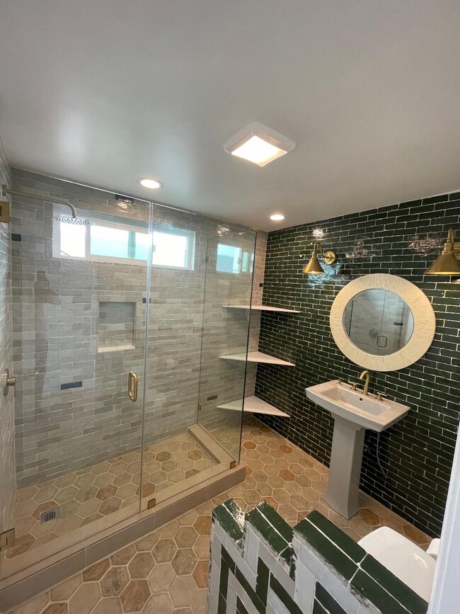 32 Rose Ave, Unit 4 in Venice, CA - Building Photo - Building Photo