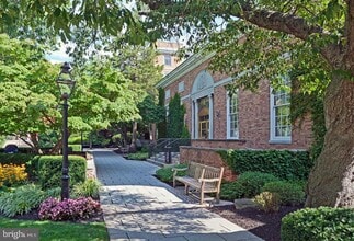 30 MacLean St-Unit -6 - 1 BEDROOM in Princeton, NJ - Building Photo - Building Photo
