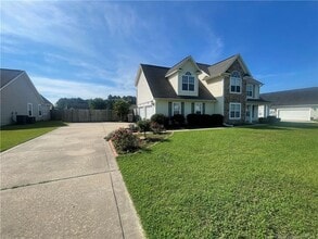 6617 Valley Falls Rd in Hope Mills, NC - Building Photo - Building Photo