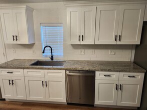 2120 Yates St in Houston, TX - Building Photo - Building Photo