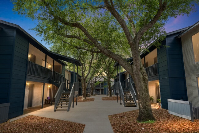 Palm Village in Bay City, TX - Foto de edificio - Building Photo
