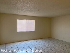 833 N Bruce St in Las Vegas, NV - Building Photo - Building Photo