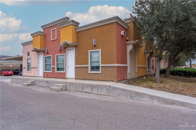 3036 Regal Dr in Edinburg, TX - Building Photo - Building Photo
