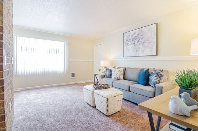 Willow Lake Apartments in North Charleston, SC - Foto de edificio - Building Photo