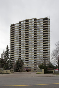 10 Torresdale Ave in Toronto, ON - Building Photo - Building Photo