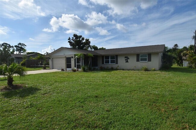 1365 De Prie Rd in Englewood, FL - Building Photo - Building Photo