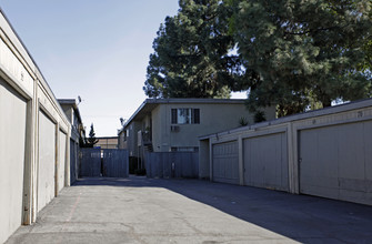 Pinebrook Apartments in Montclair, CA - Building Photo - Building Photo